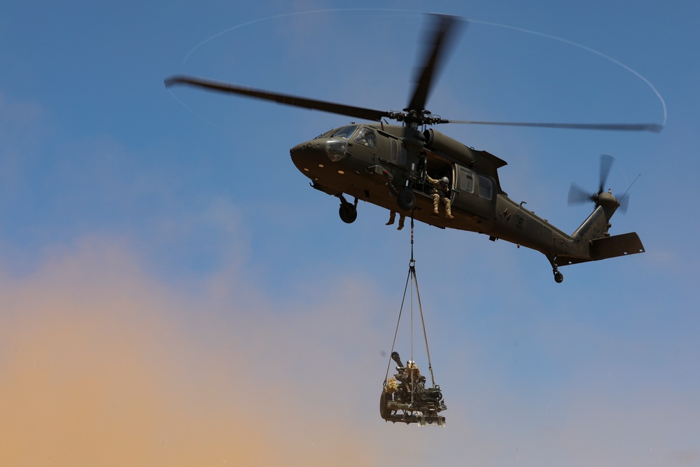 79th IBCT Howitzer Airlift Training