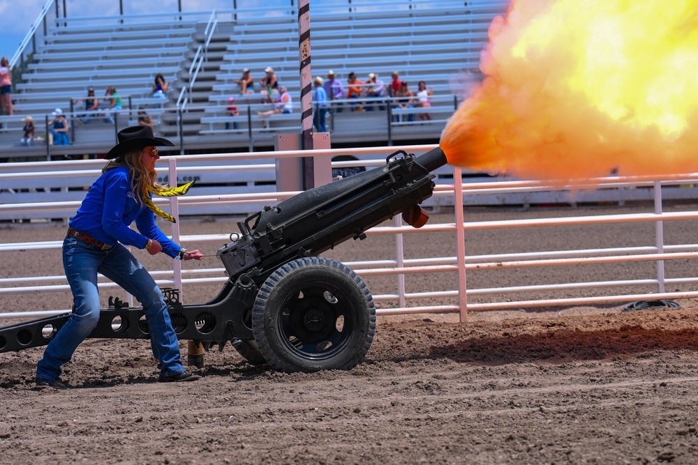 90 MW rides in rodeo parade