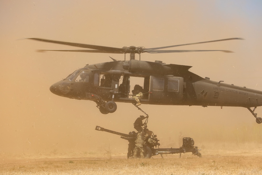 79th IBCT Howitzer Airlift Training