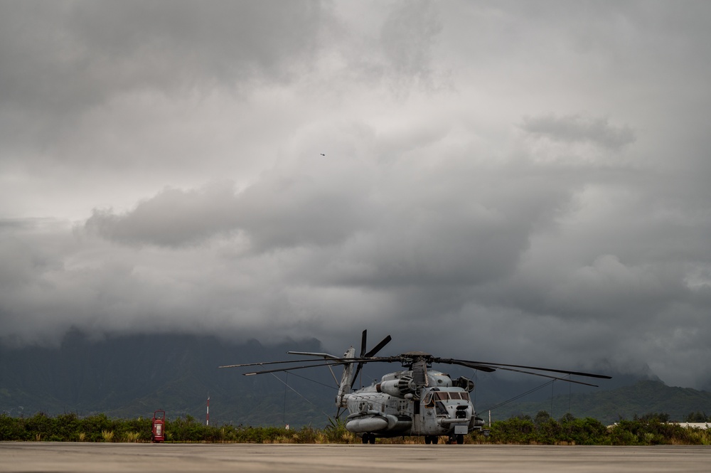 Marines load CH-53E Super Stallion