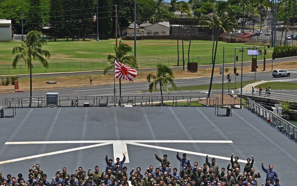 Commemorative photo of JS Kunisaki crew during Exercise Rim of the Pacific2024