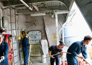 USS Gabrielle Giffords gets underway in Gulf of Thailand