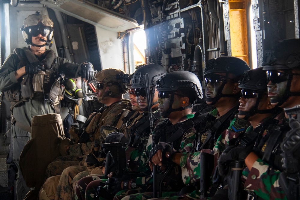 U.S. and Malaysian Marines Execute Air Assault at MCTAB