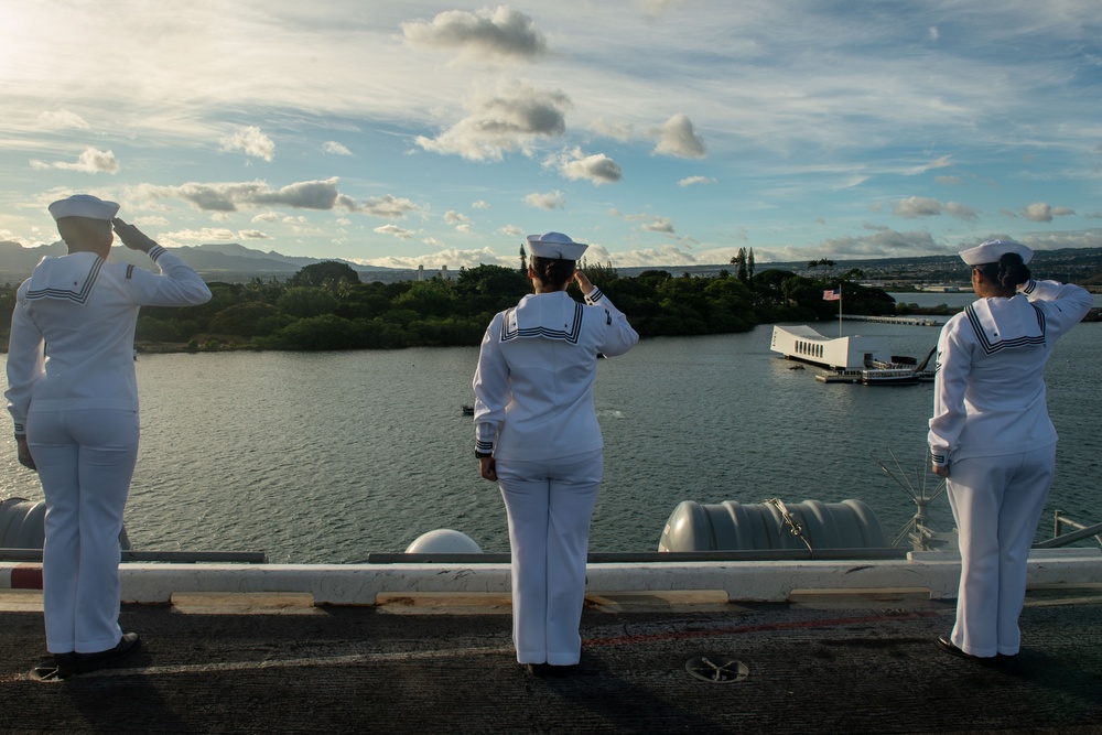 USS Carl Vinson (CVN 70) Sailors Man the Rails during RIMPAC 2024