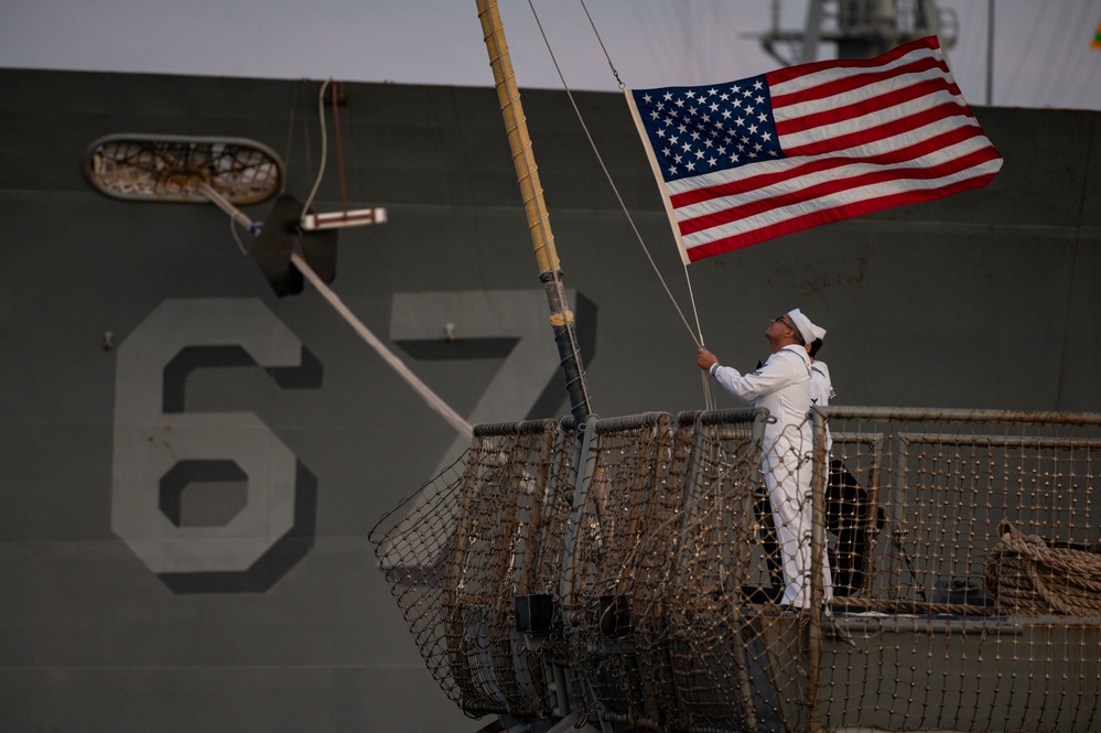 USS Wayne E. Meyer Sailors Lower Flag as RIMPAC Concludes