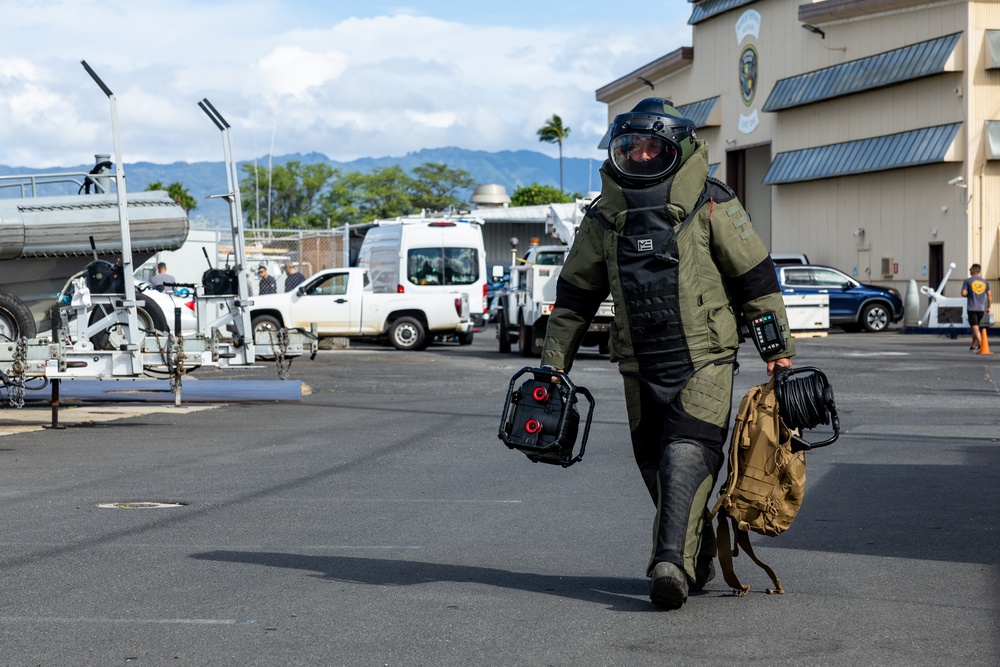 Royal Netherlands Navy maritime Explosive Ordnance Disposal specialist at RIMPAC 2024