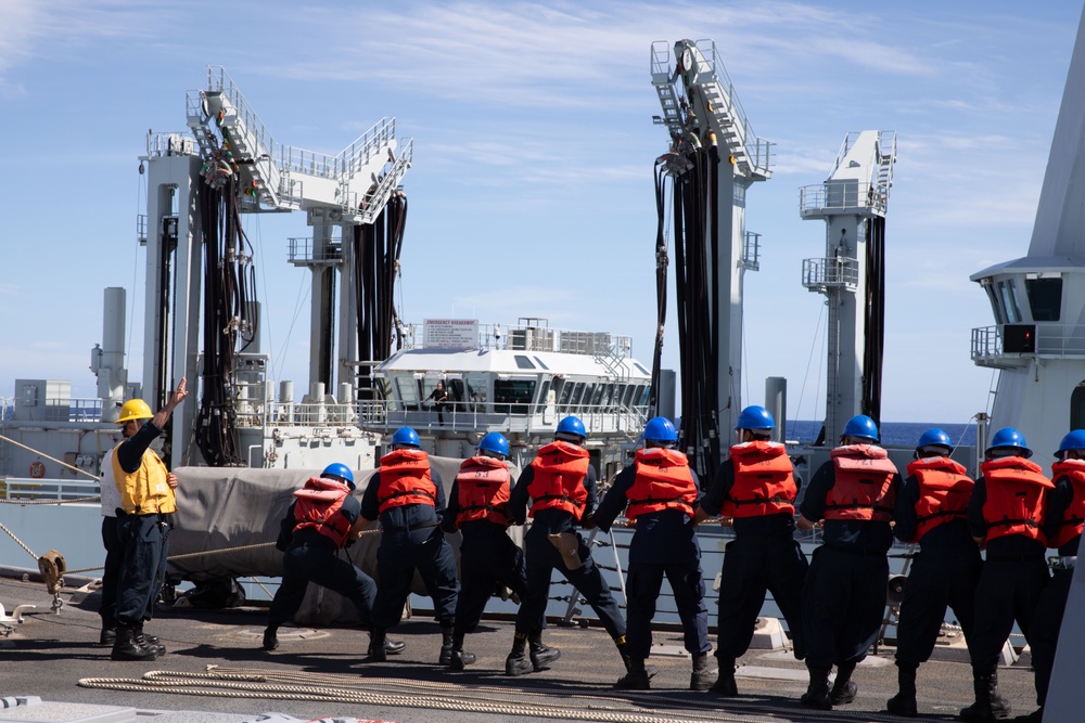 Stockdale, Kidd conduct underway replenishment with Canada