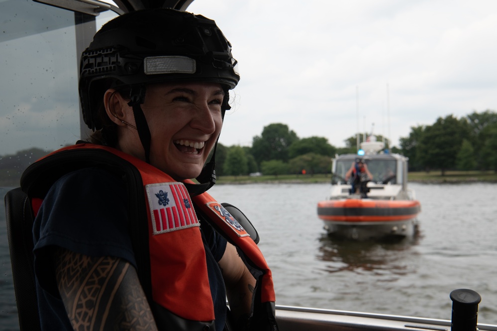 Coast Guard Station Washington D.C. conducts tactical boat and tow training