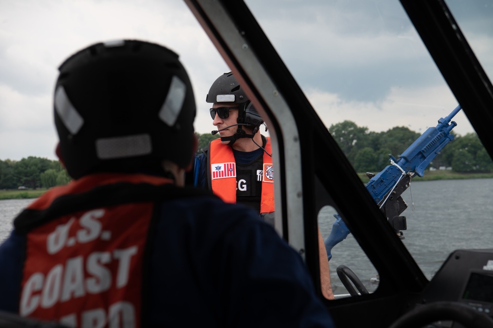 Coast Guard Station Washington D.C. conducts tactical boat and tow training