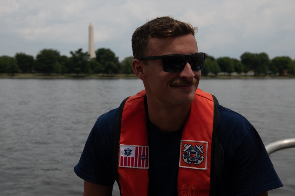 Coast Guard Station Washington D.C. conducts tactical boat and tow training