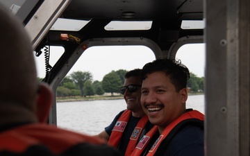 Coast Guard Station Washington D.C. conducts tactical boat and tow training