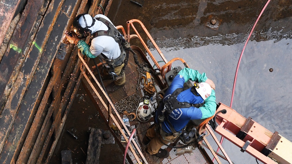 Maintainers drain Old Hickory Lock for inspection and repairs