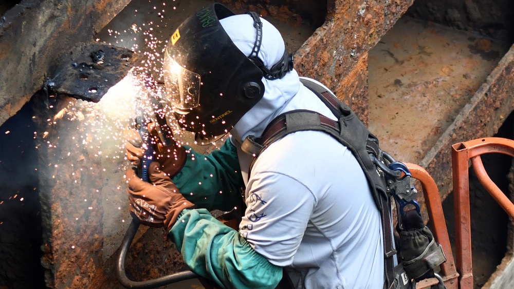 Maintainers drain Old Hickory Lock for inspection and repairs