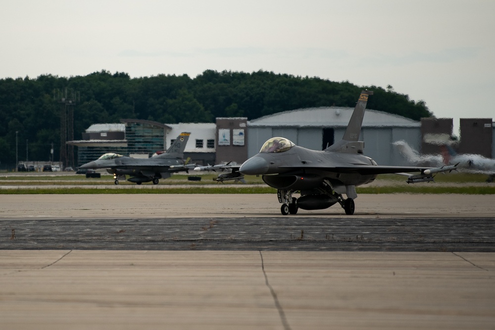122nd Fighter Wing commander flies first local F-16 sortie