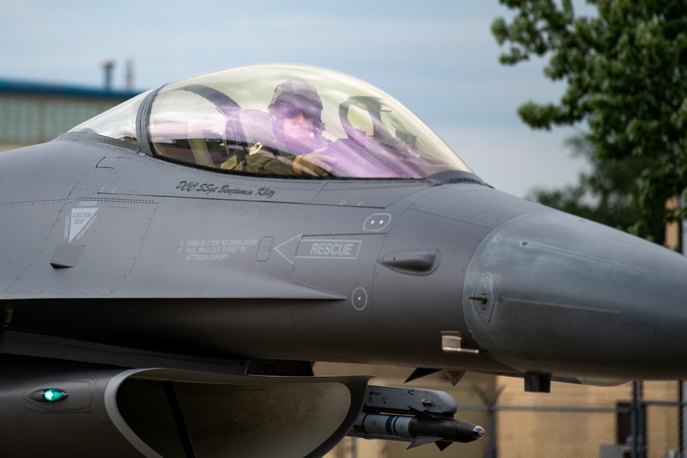 122nd Fighter Wing Commander flies first local F-16 sortie