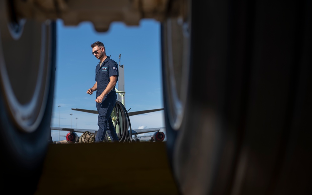 6th Air Refueling Wing commander takes final flight