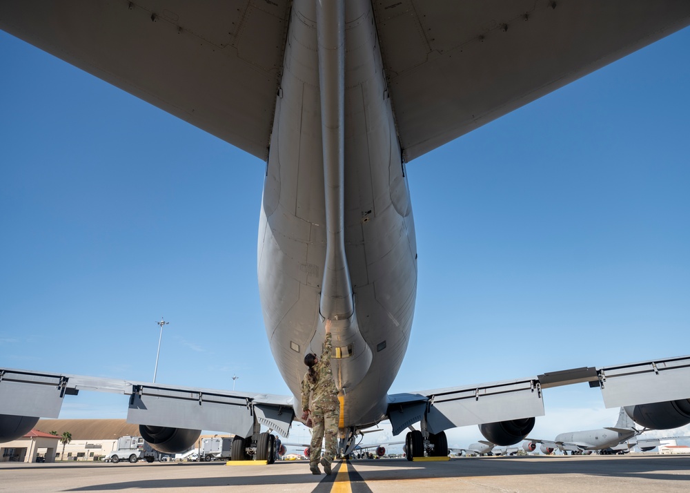 6th Air Refueling Wing commander takes final flight