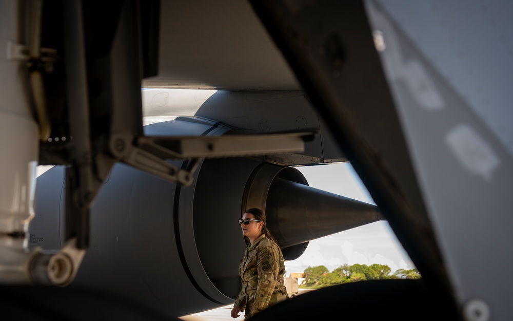 6th Air Refueling Wing commander takes final flight