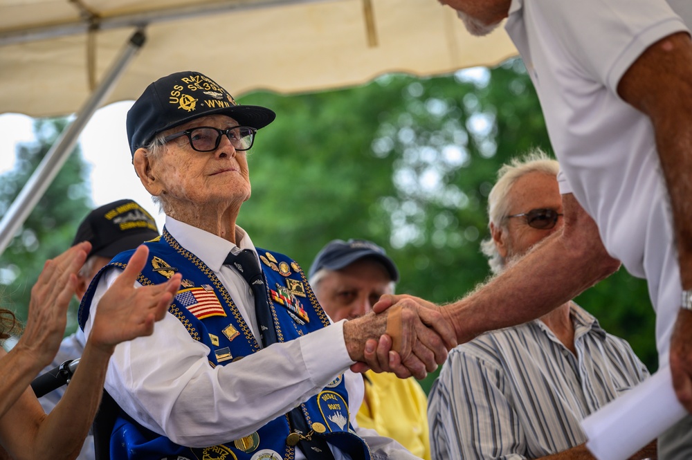 100-year-old WWII submarine veteran receives medal