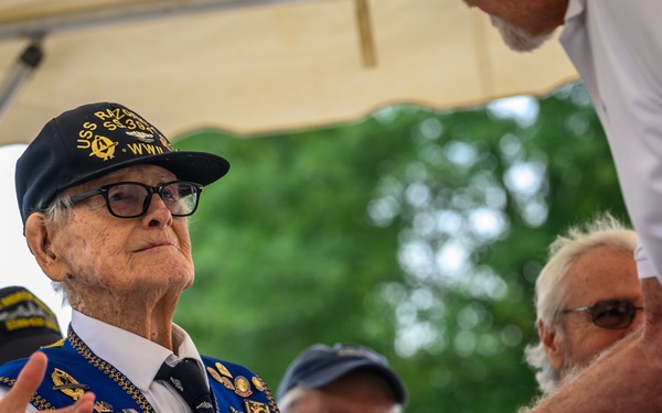 100-year-old WWII submarine veteran receives medal
