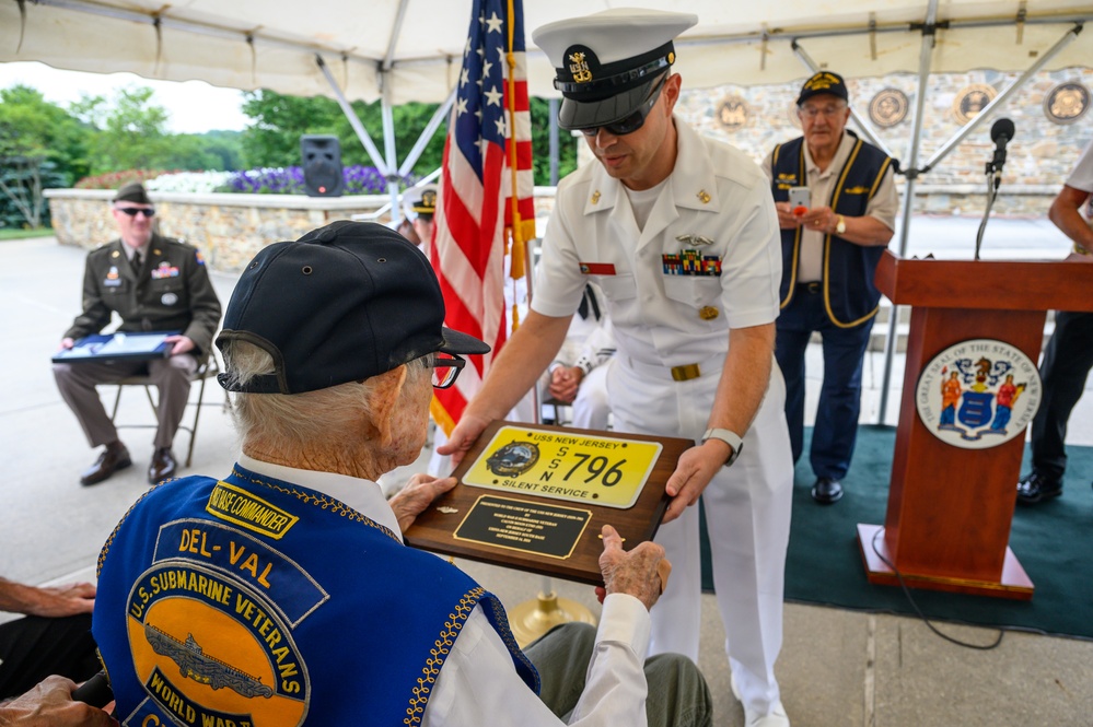 100-year-old WWII submarine veteran receives medal