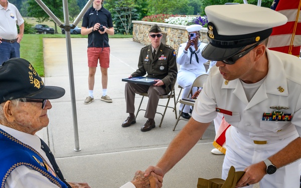100-year-old WWII submarine veteran receives medal