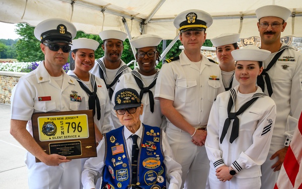 100-year-old WWII submarine veteran receives medal