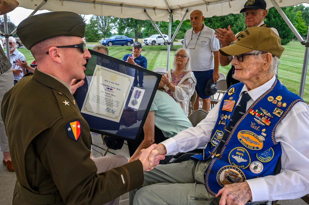 100-year-old WWII submarine veteran receives medal