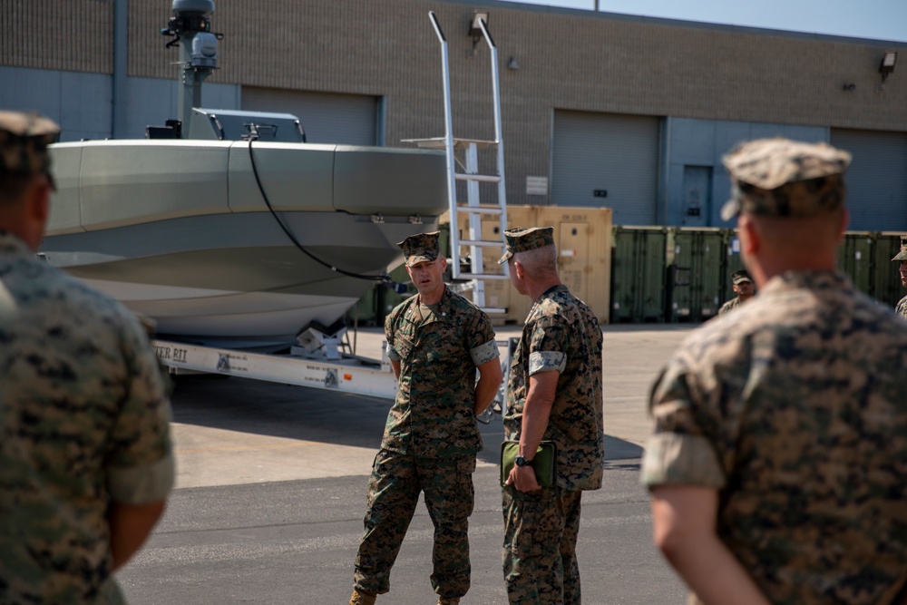 Commandant of the Marine Corps visits 1st LAR