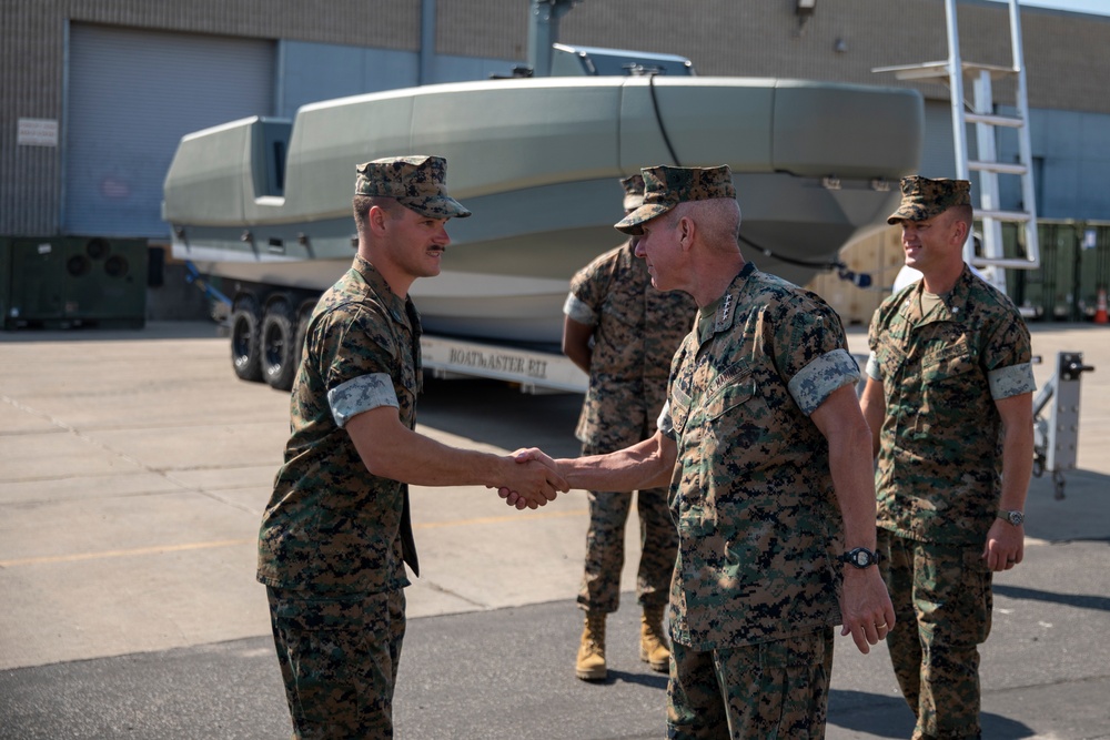 Commandant of the Marine Corps visits 1st LAR