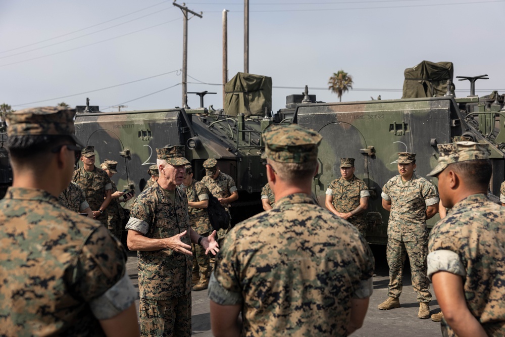 Commandant of the Marine Corps visits 3rd AA Bn.