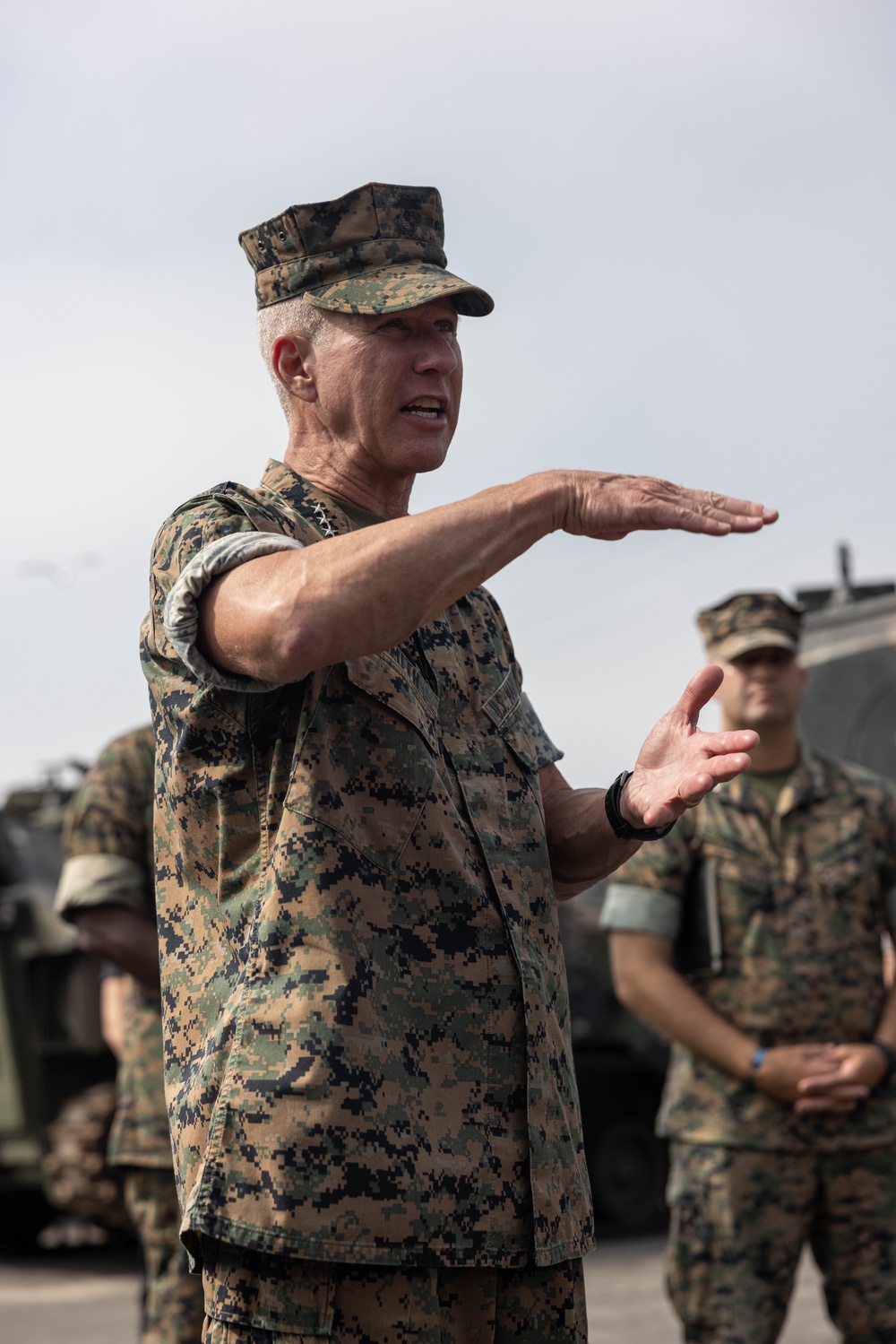 Commandant of the Marine Corps visits 3rd AA Bn.