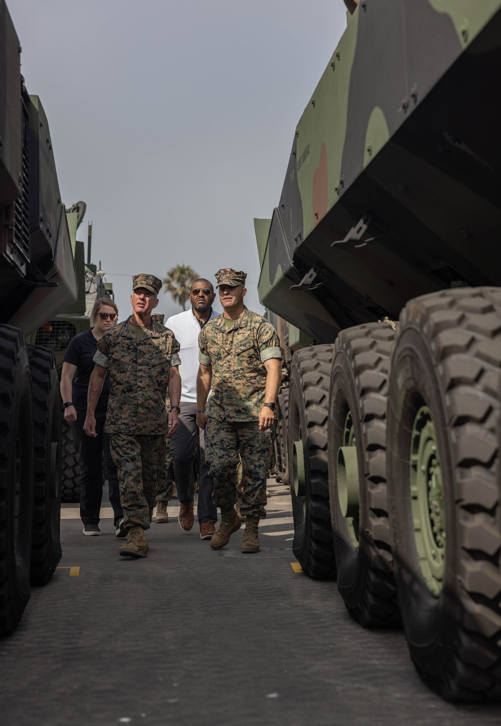 Commandant of the Marine Corps visits 3rd AA Bn.