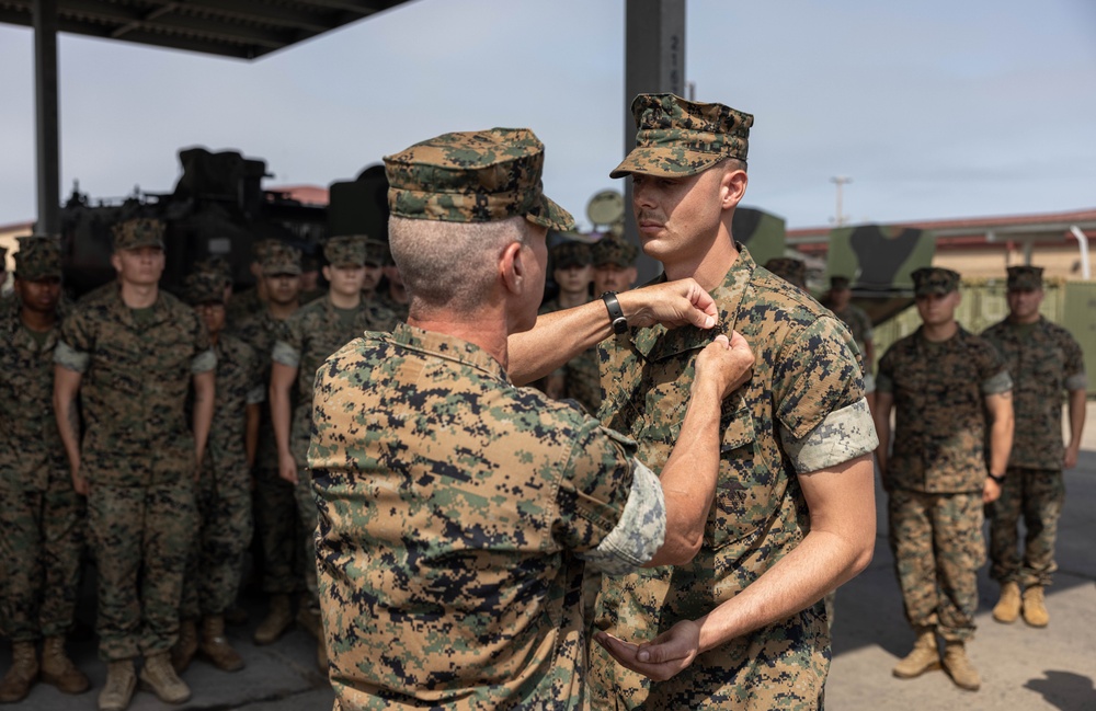Commandant of the Marine Corps visits 3rd AA Bn.
