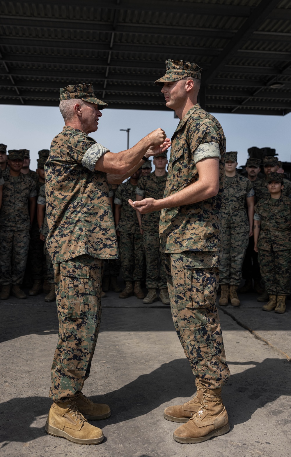 Commandant of the Marine Corps visits 3rd AA Bn.