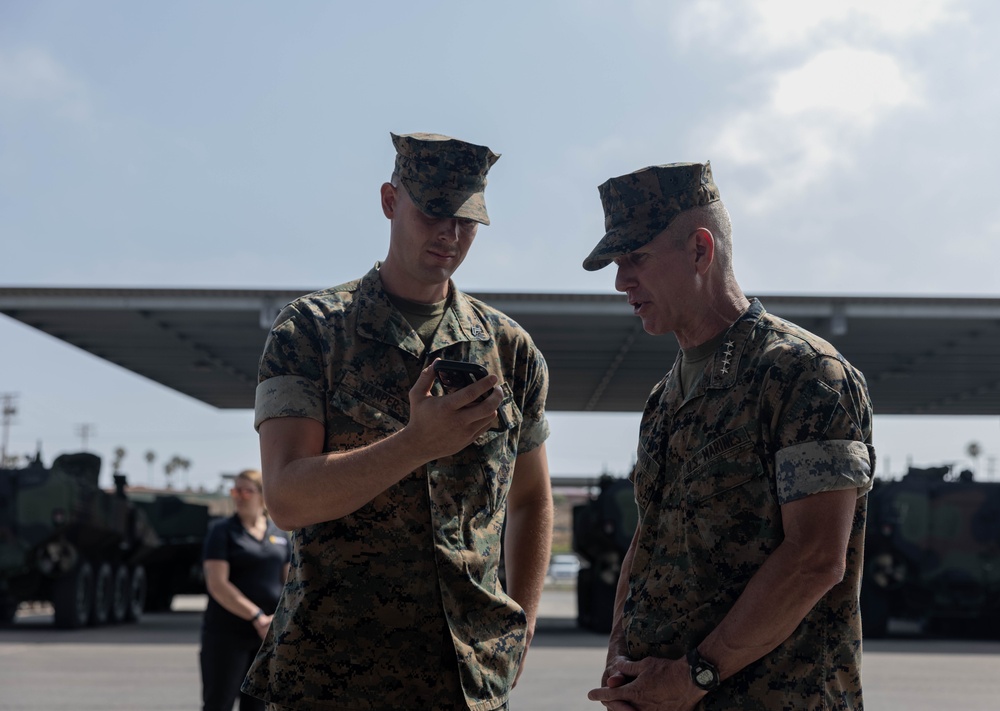 Commandant of the Marine Corps visits 3rd AA Bn.