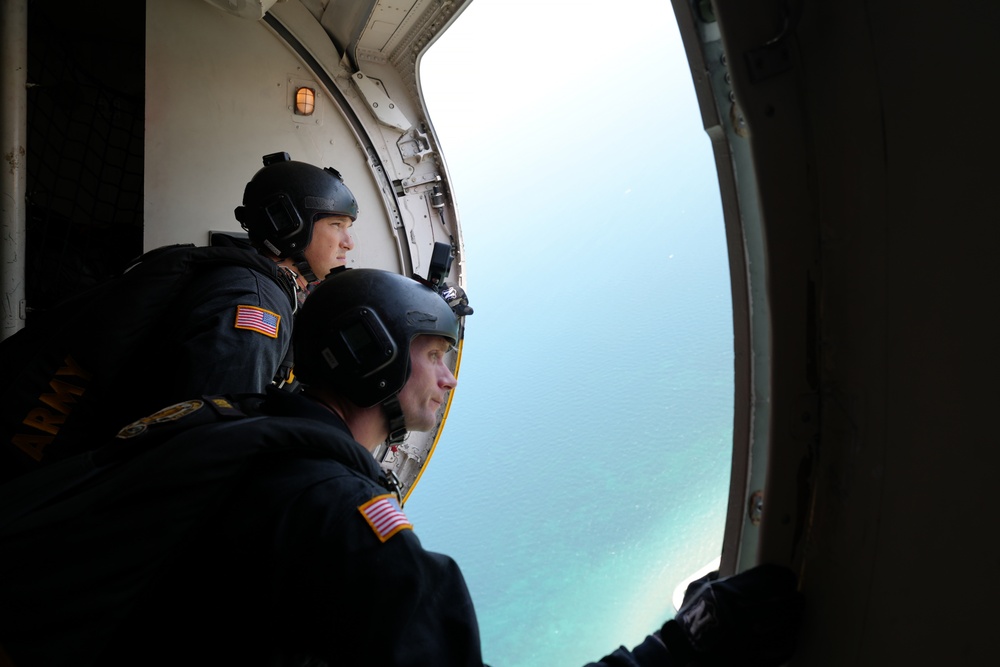 Golden Knights perform at the Milwaukee Air &amp; Sea Show