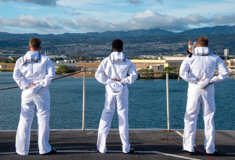 USS Carl Vinson (CVN 70) Sailors Man the Rails during RIMPAC 2024