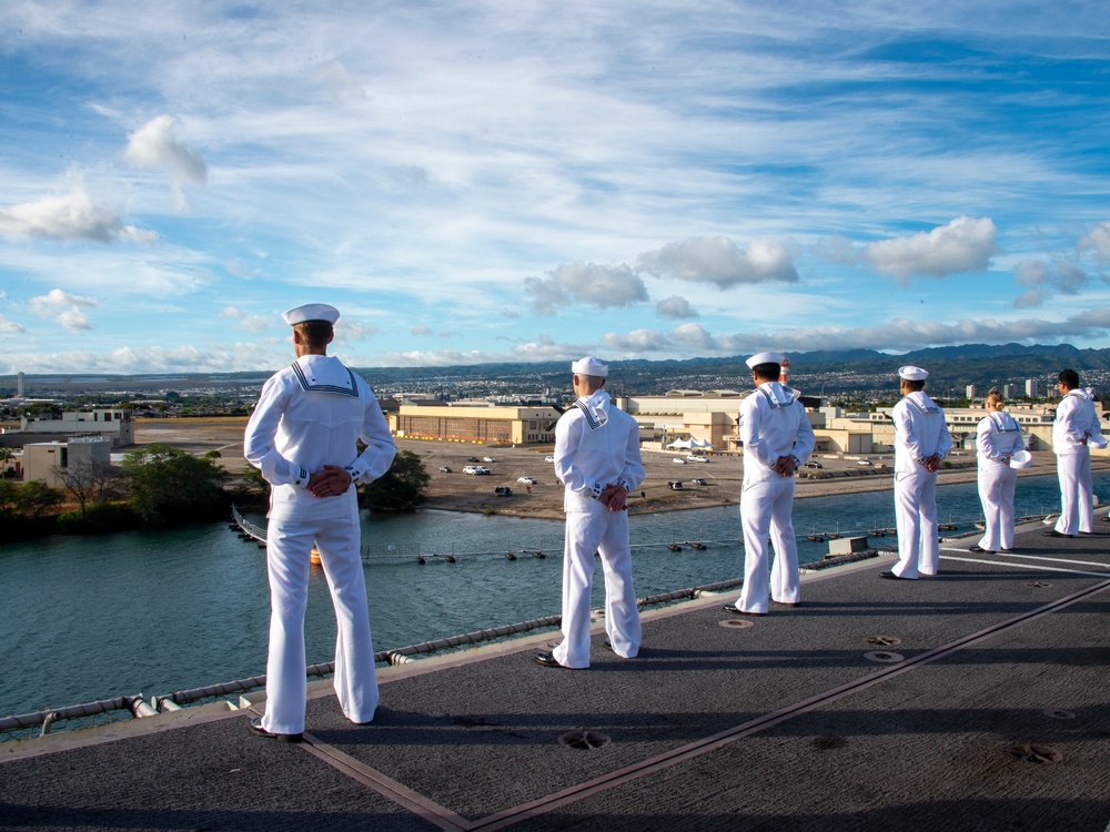 USS Carl Vinson (CVN 70) Sailors Man the Rails during RIMPAC 2024