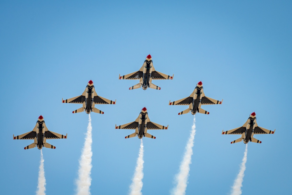 Thunderbirds take flight at Wings Over Wyoming