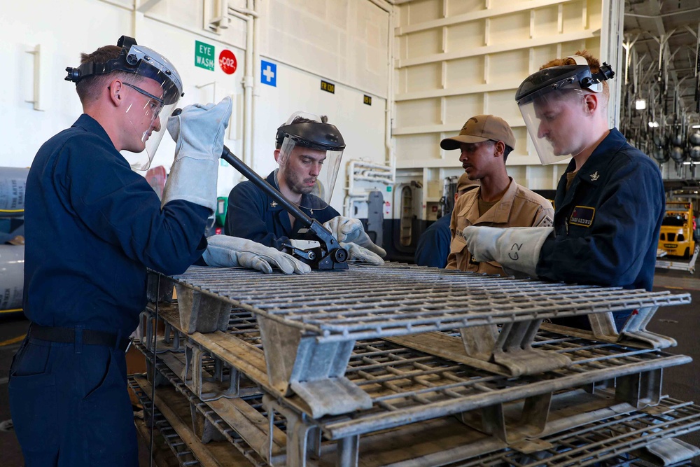 George Washington Conducts Ammo Onload