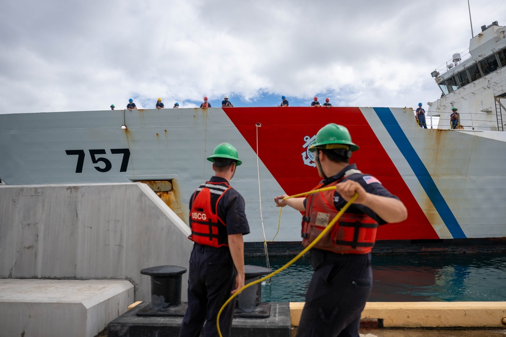 USCGC Midgett (WMSL 757) Arrives at Sand Island during RIMPAC 2024