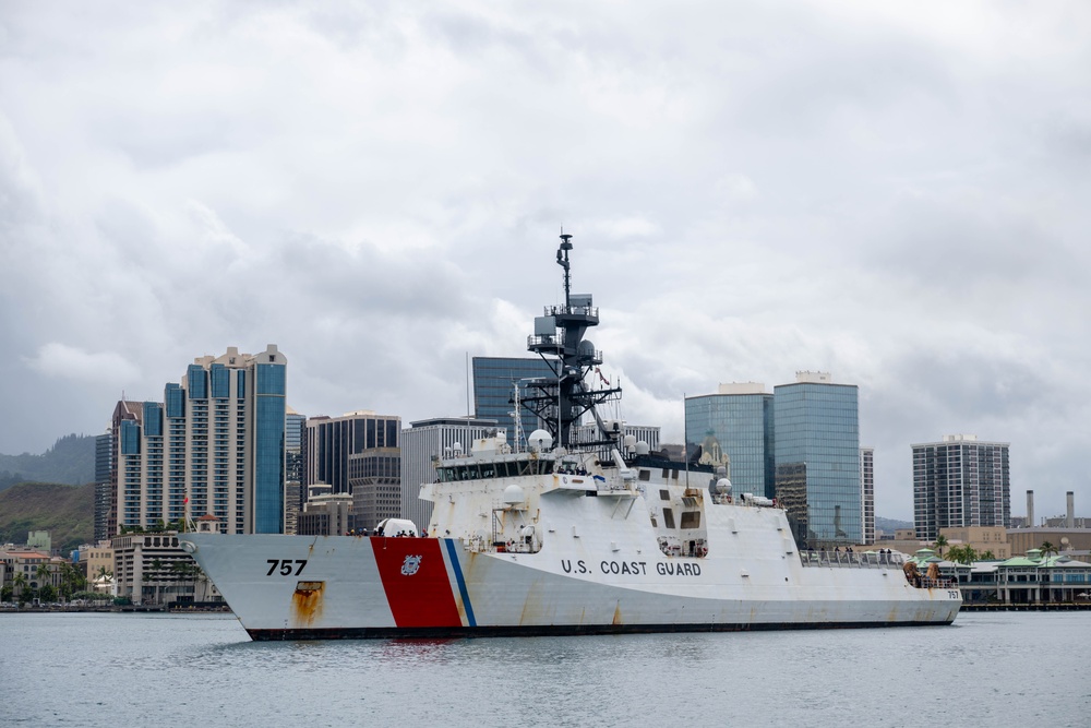 USCGC Midgett arrives at Sand Island during RIMPAC 2024