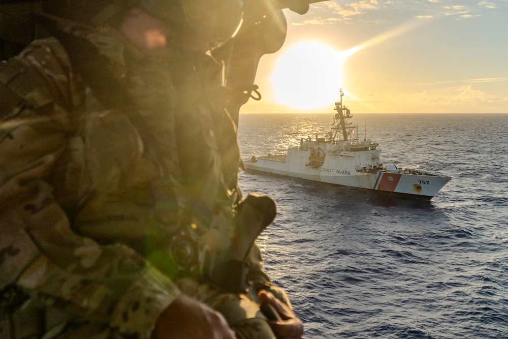 2-25 Soldiers complete DLQ’s aboard USCGC Midgett