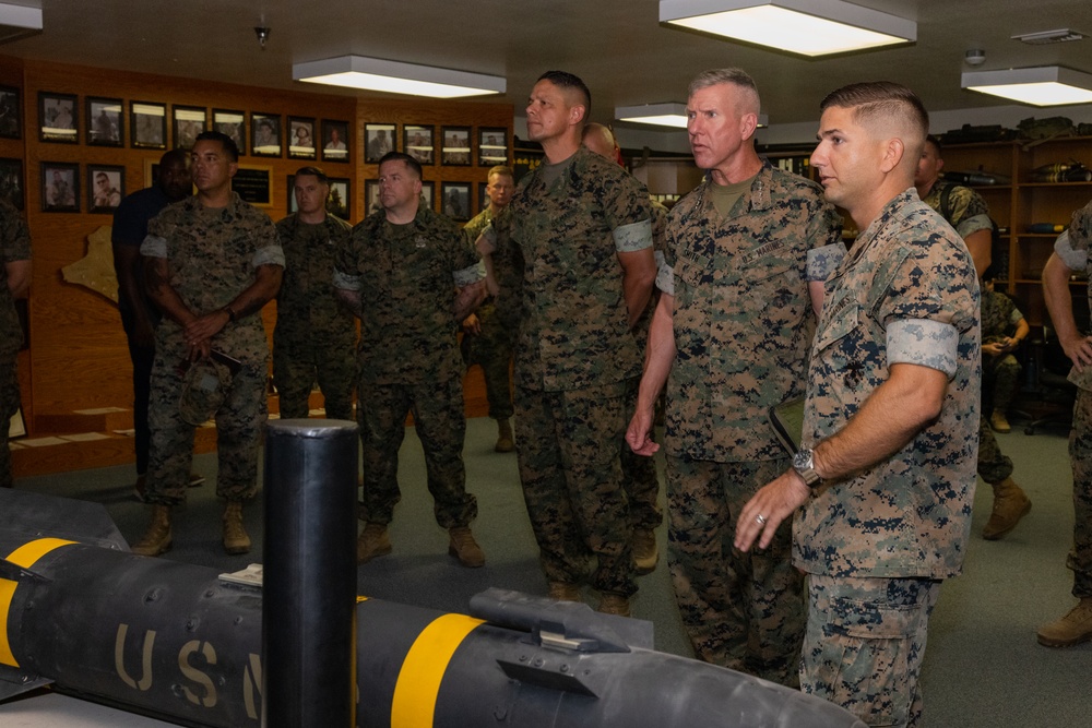 Commandant and Sergeant Major of the Marine Corps visit MCAS Yuma