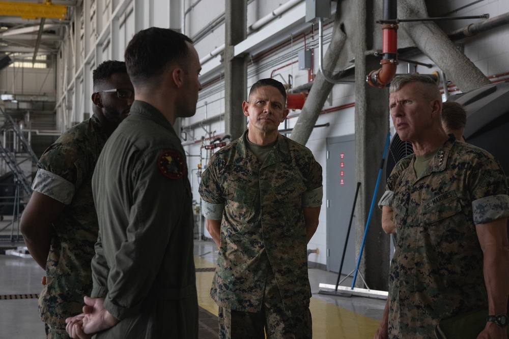 Commandant and Sergeant Major of the Marine Corps visit MCAS Yuma