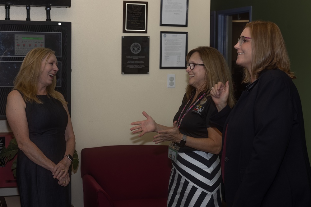 Mrs. Smith visit MCAS Yuma