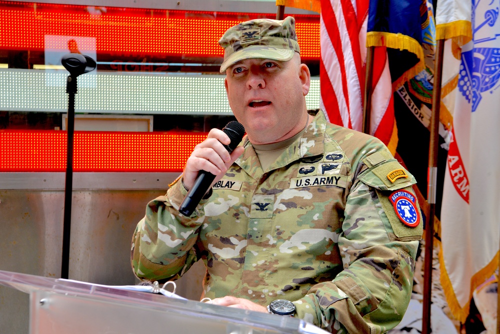 1st Recruiting Brigade hosts change of command in Times Square