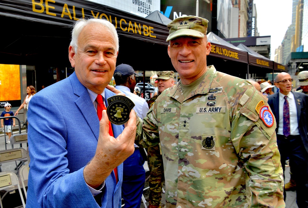 1st Recruiting Brigade hosts change of command in Times Square