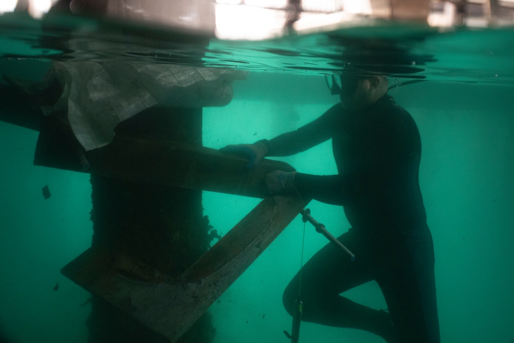 Army Divers Training During RIMPAC